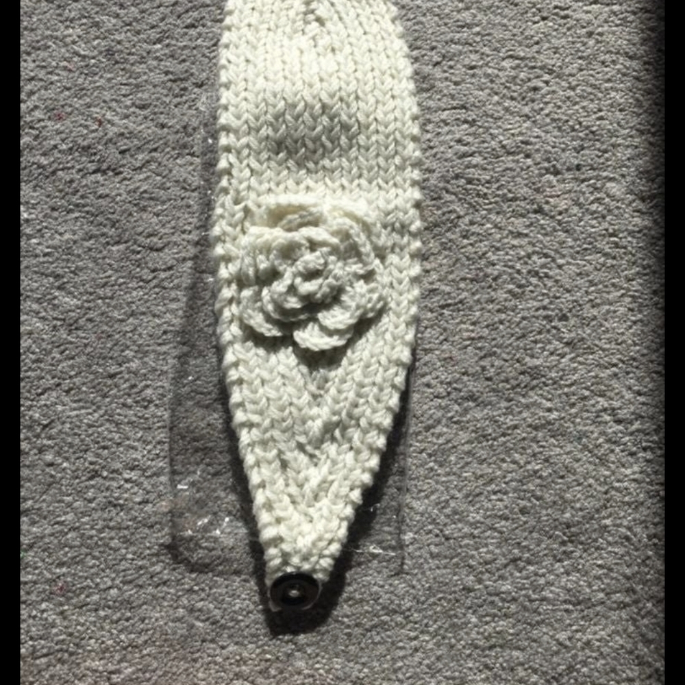 Elegant White Knit Headband with Flower Accent